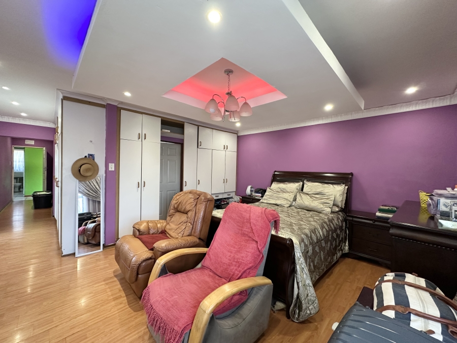 5 Bedroom Property for Sale in Southernwood Eastern Cape